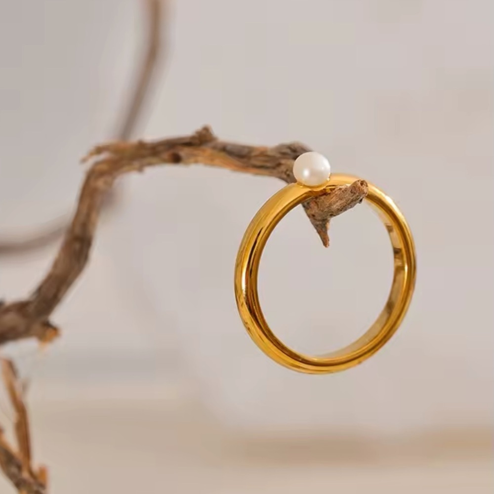 Chic Fashion Ring in Stainless Steel Inlaid Genuine
Freshwater Pearl Size 8 PVD - Picture 4 of 5